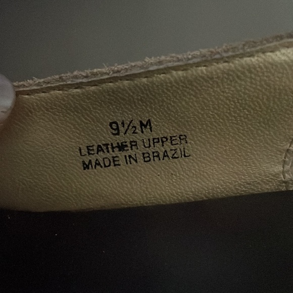 RUSTIC 💛💛GOLD🤎🤎 WOODEN PLATFORM with BRONZE STUDS….SANDALS! - Picture 7 of 8